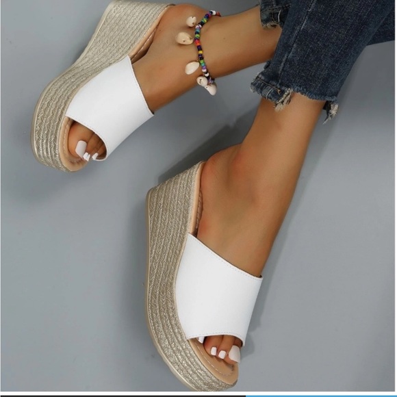 R•Z•X White Wedge Mule Style  slip on. 🅽🆆🅾🆃 - Picture 1 of 7